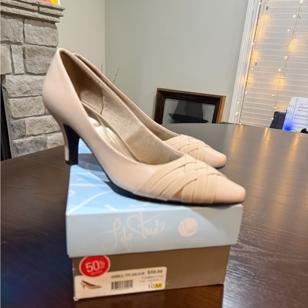 Beige LifeStride women's dress pumps size 10M‎ - Picture 2 of 6
